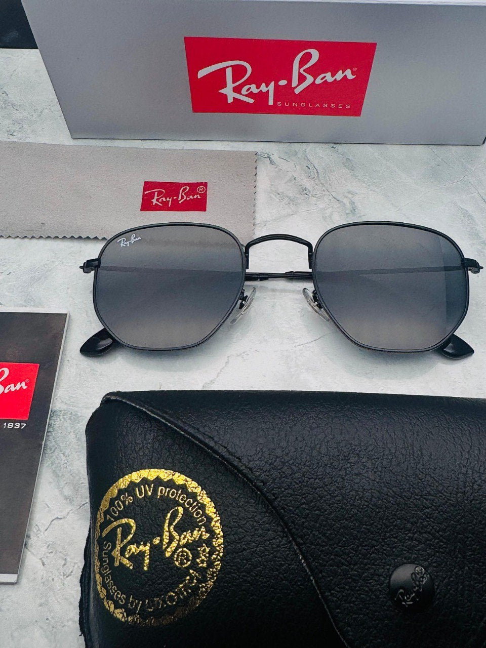 Gafas de Sol Estilo Hexagonal Negro con Estuche Premium