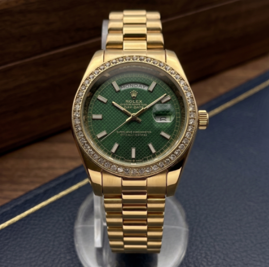 Reloj de Lujo Estilo Day-Date Baguette Dorado con Esfera Verde | Elegancia Premium para Hombre