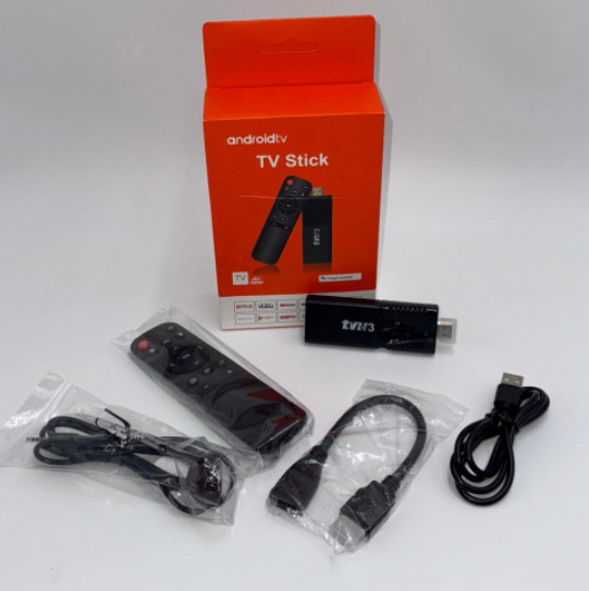 Android TV Stick convierte tu TV en Smart TV con control por voz y mando a distancia