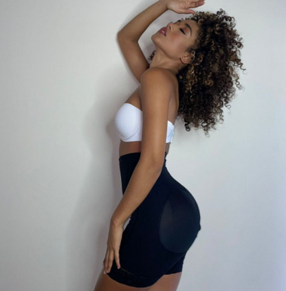 Short con Broche Tiro Alto – Levanta Cola y Encaje